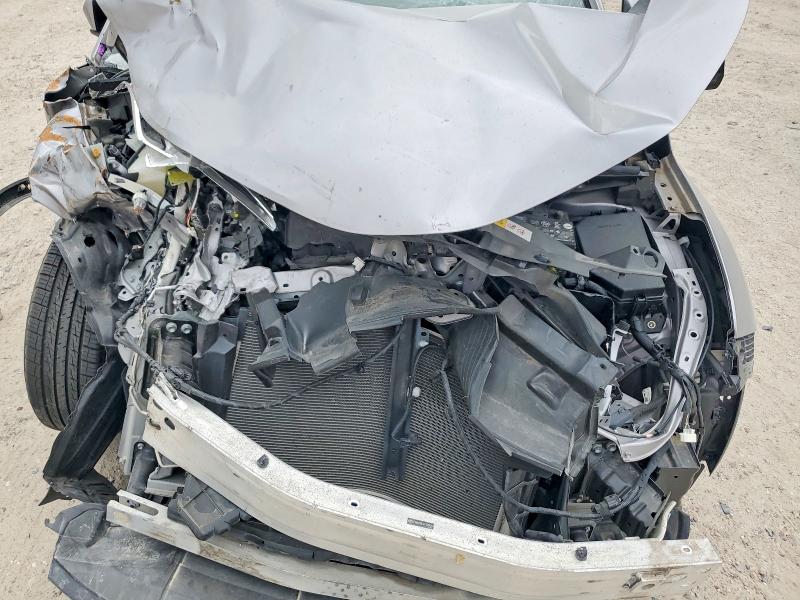 Фото 11 - TOYOTA C-HR