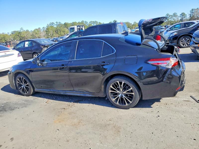 Фото 2 - TOYOTA CAMRY