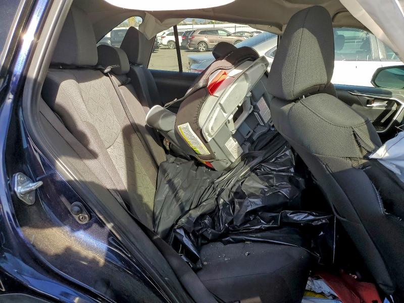 Фото 10 - TOYOTA RAV4