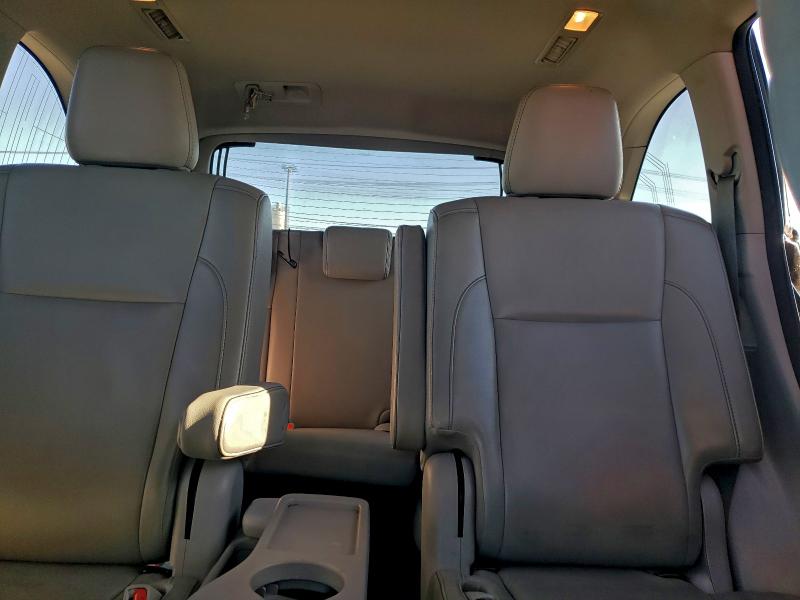 Фото 10 - TOYOTA HIGHLANDER