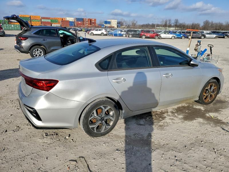 Фото 3 - KIA FORTE