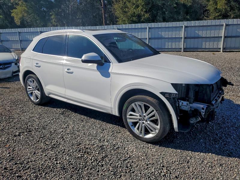 Фото 4 - AUDI Q5