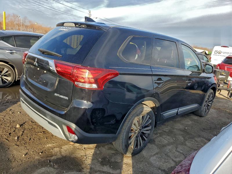 Фото 3 - MITSUBISHI OUTLANDER