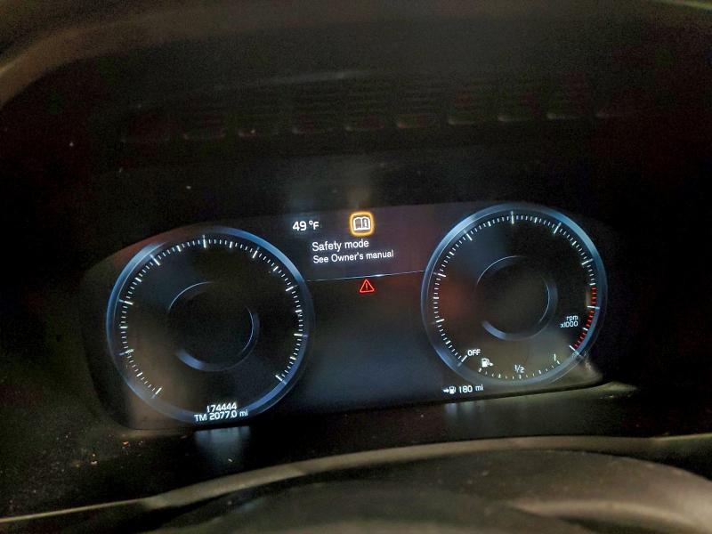 Фото 9 - VOLVO XC90