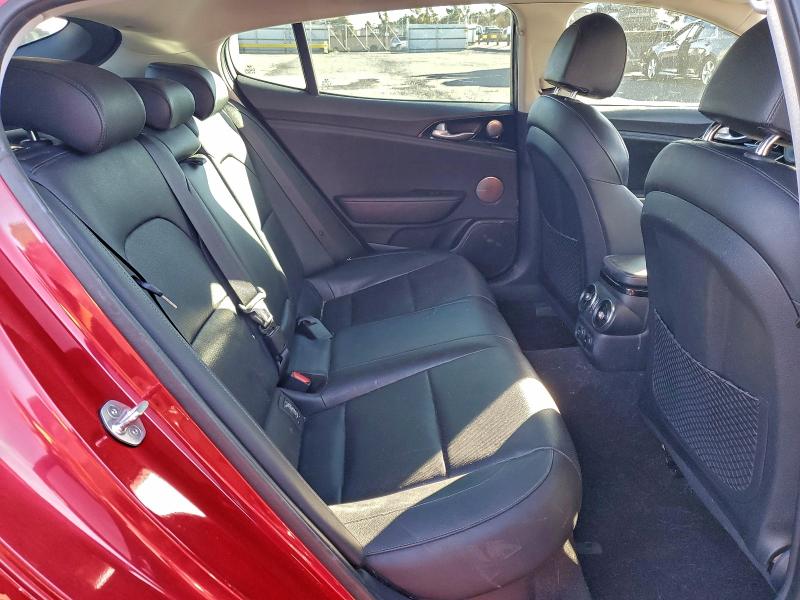 Фото 10 - KIA STINGER