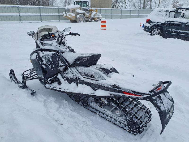 SKI-DOO SNOWMOBILE 2019