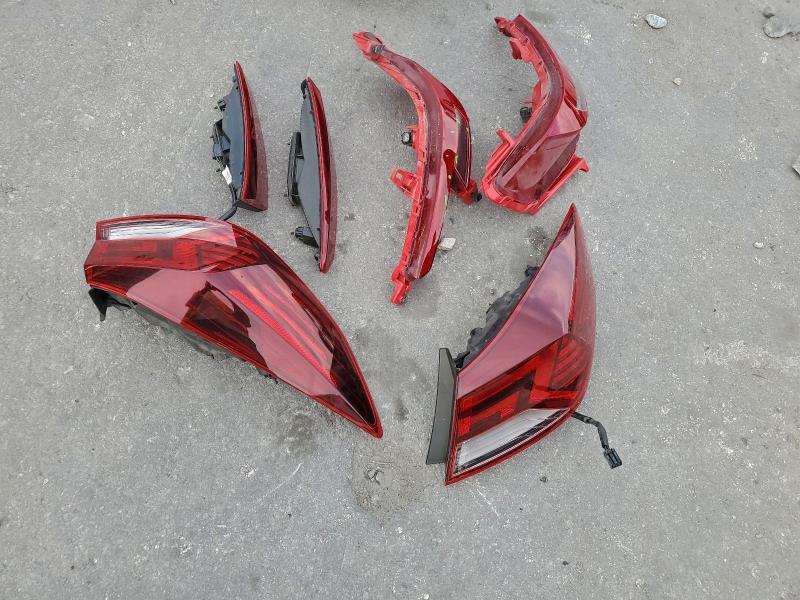 Фото 12 - HYUNDAI ELANTRA