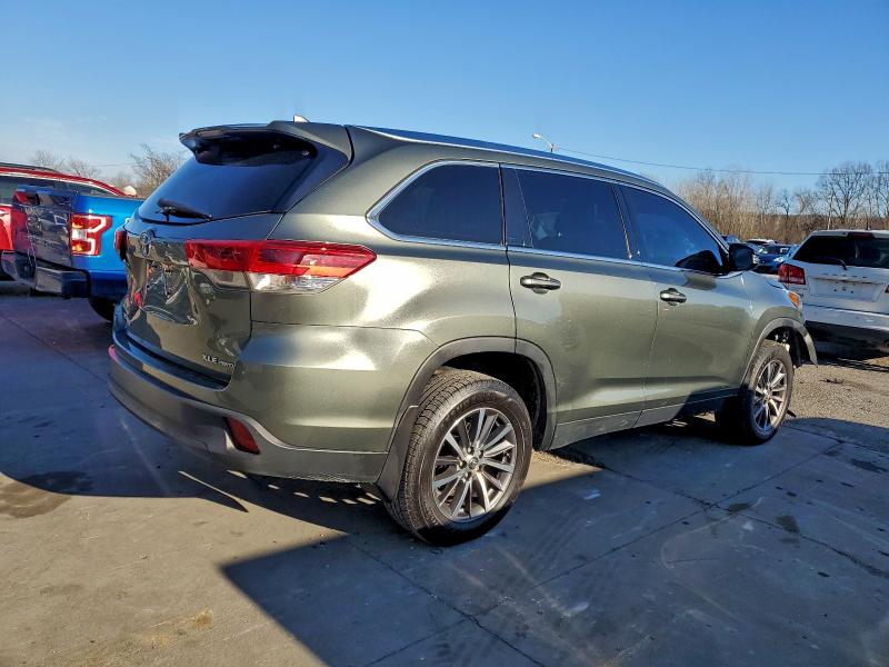 Фото 3 - TOYOTA HIGHLANDER