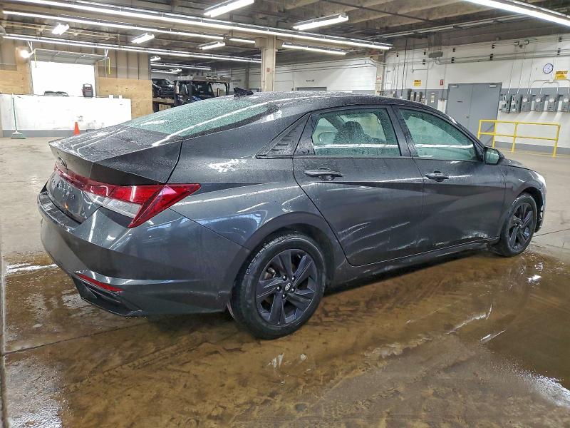 Фото 3 - HYUNDAI ELANTRA