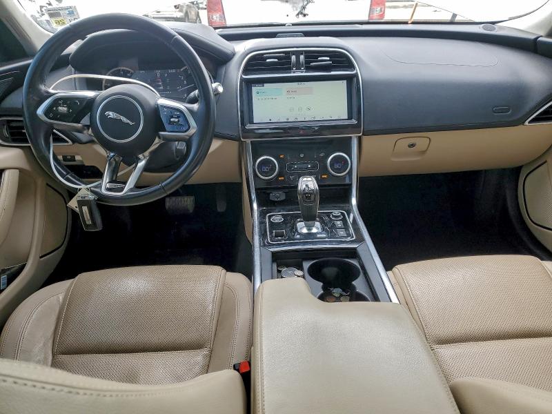 Фото 8 - JAGUAR XE