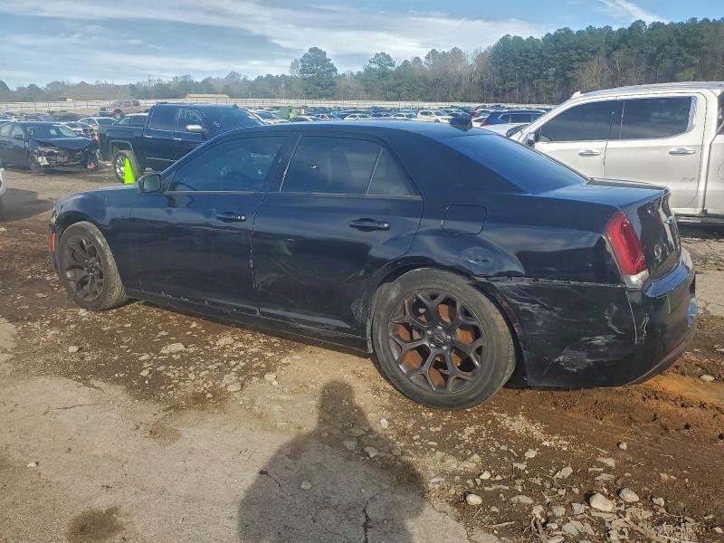 Фото 2 - CHRYSLER 300