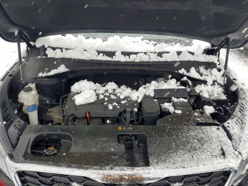 Фото 12 - KIA SORENTO