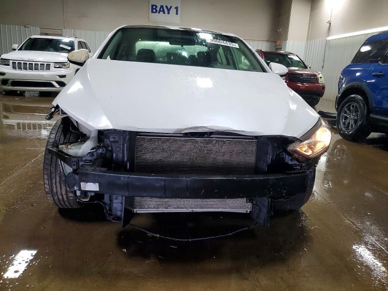 Фото 5 - HYUNDAI ELANTRA