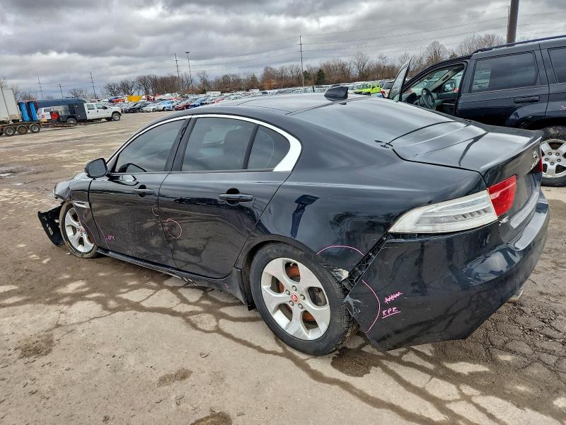 Фото 2 - JAGUAR XE