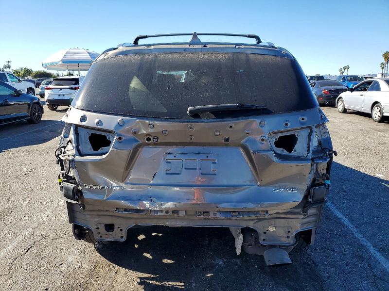 Фото 6 - KIA SORENTO