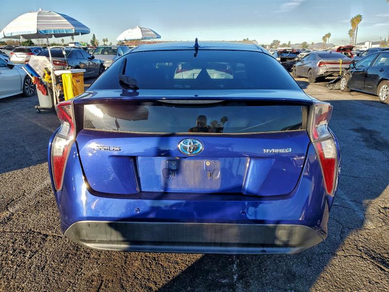 Фото 6 - TOYOTA PRIUS