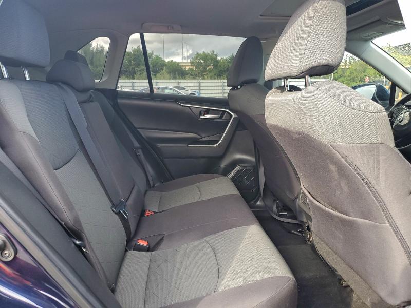 Фото 10 - TOYOTA RAV4