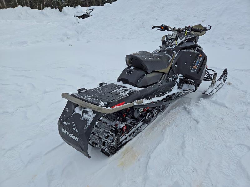 SKI-DOO SNOWMOBILE 2022