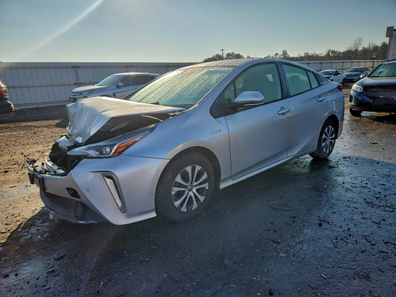 Фото 1 - TOYOTA PRIUS