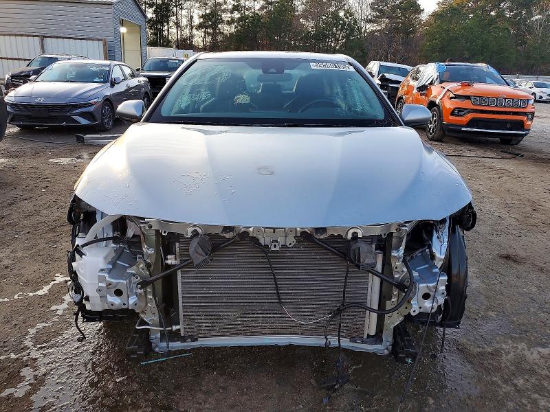 Фото 5 - TOYOTA CAMRY