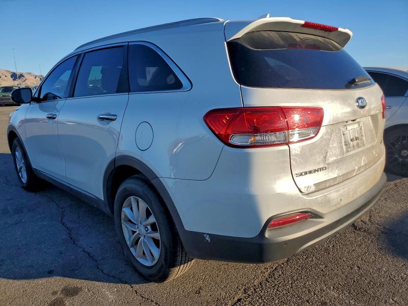 Фото 2 - KIA SORENTO