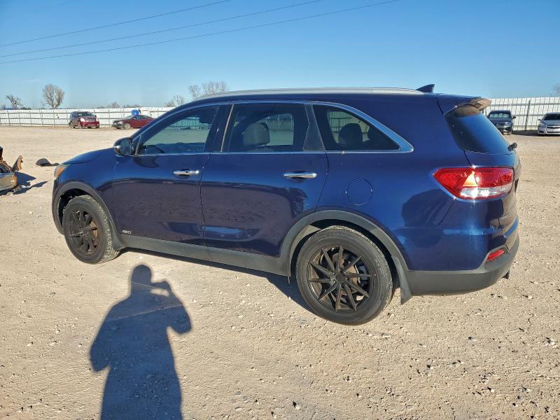 Фото 2 - KIA SORENTO