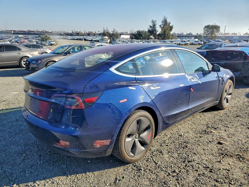 Фото 3 - TESLA MODEL 3