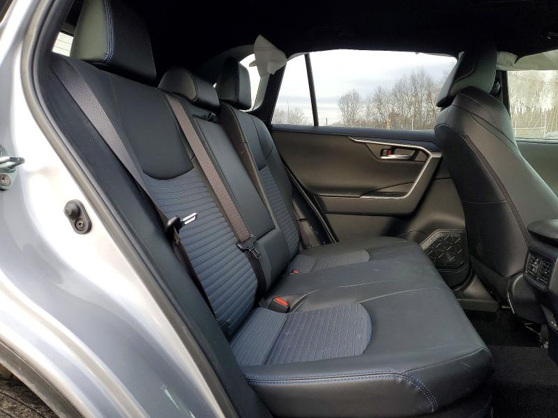 Фото 10 - TOYOTA RAV4