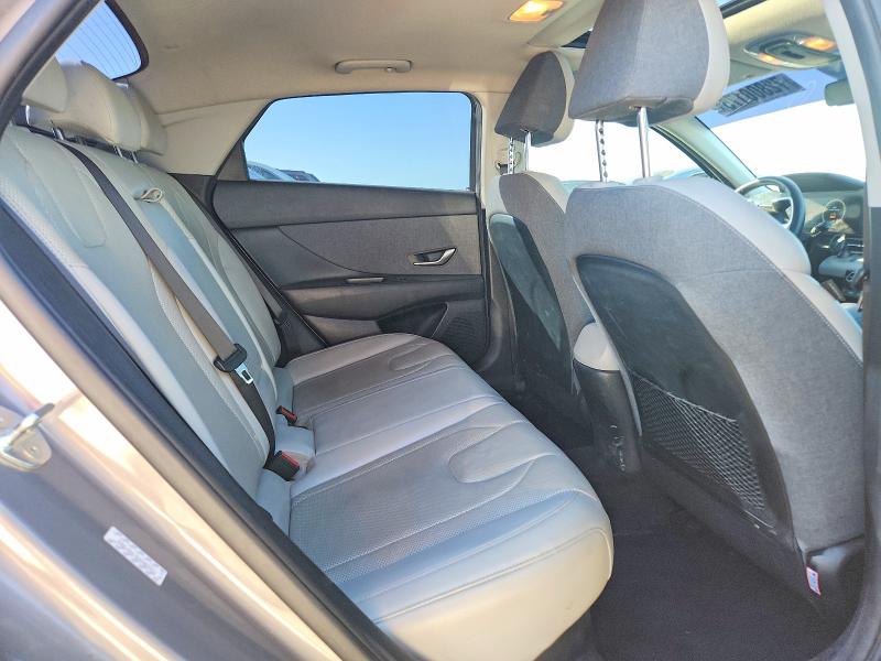 Фото 10 - HYUNDAI ELANTRA