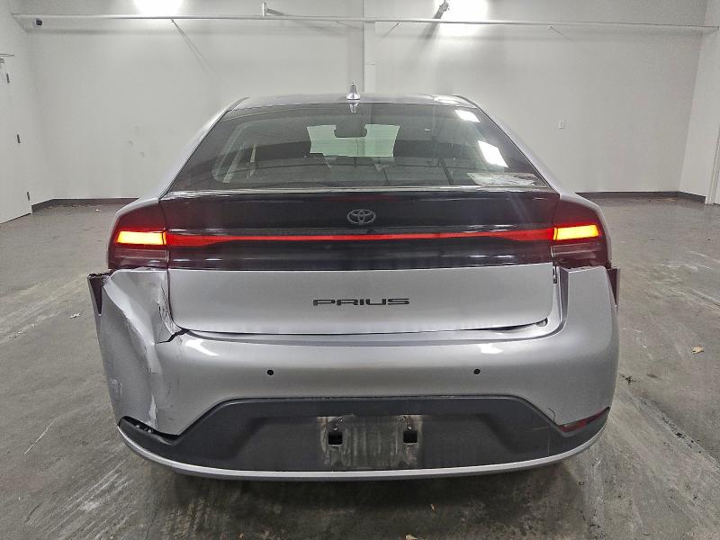 Фото 6 - TOYOTA PRIUS