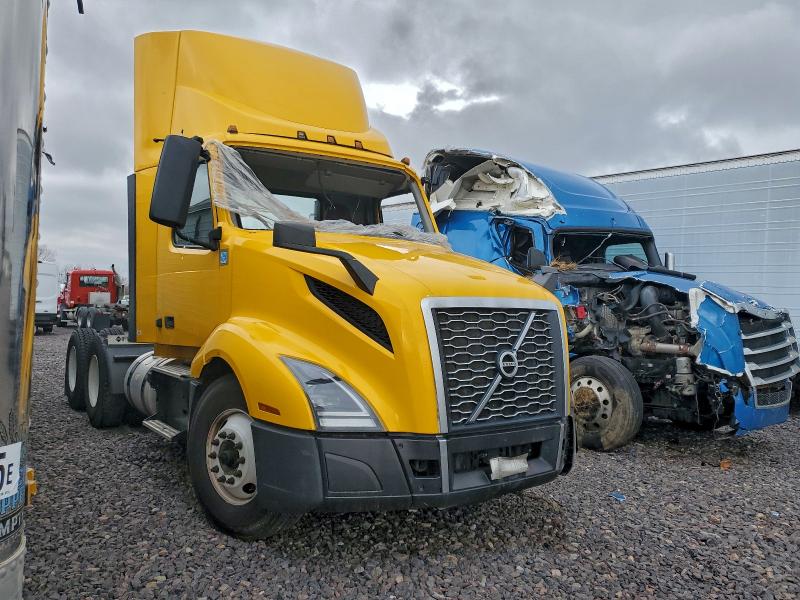 Фото 1 - VOLVO VN