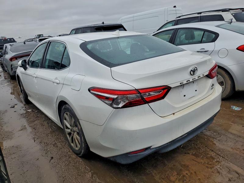 Фото 2 - TOYOTA CAMRY