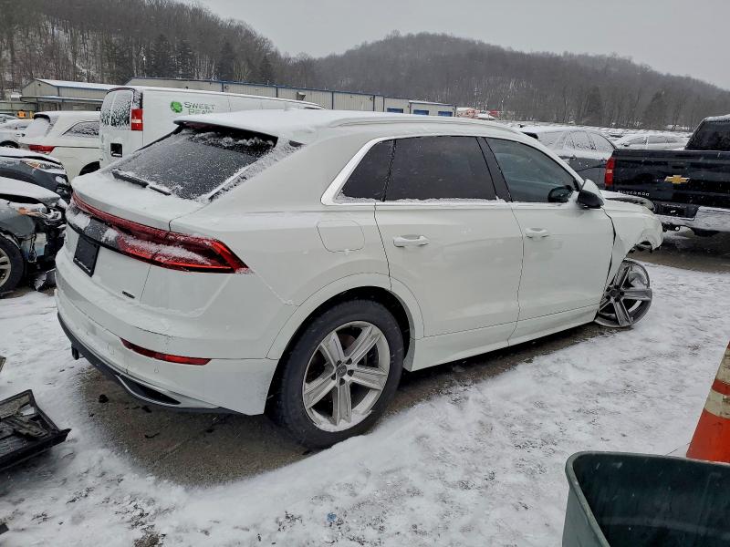 Фото 3 - AUDI Q8