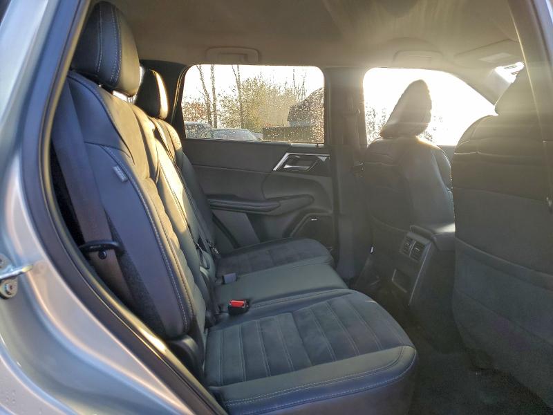 Фото 11 - MITSUBISHI OUTLANDER