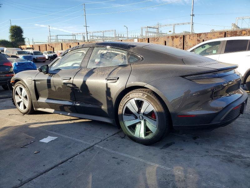 Фото 2 - PORSCHE TAYCAN