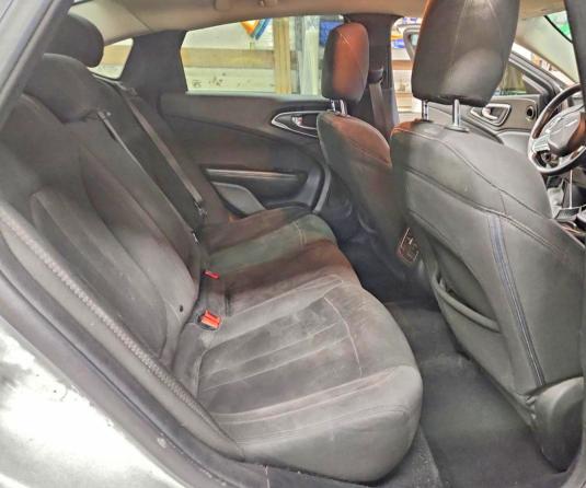 Фото 10 - CHRYSLER 200