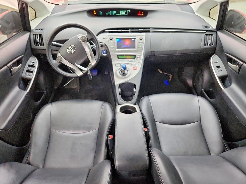 Фото 8 - TOYOTA PRIUS