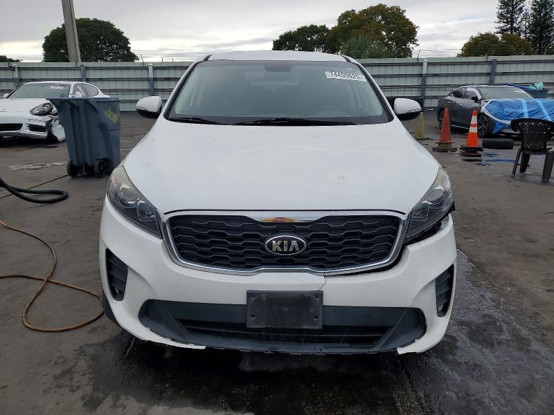 Фото 5 - KIA SORENTO