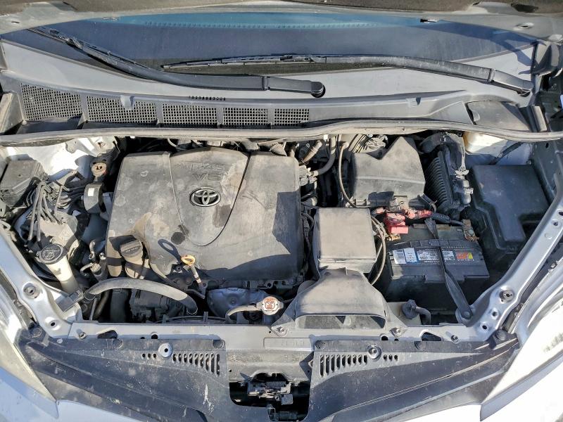 Фото 12 - TOYOTA SIENNA