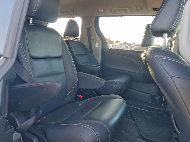 Фото 11 - TOYOTA SIENNA