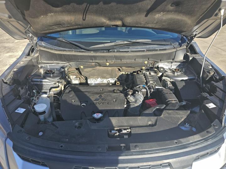 Фото 7 - MITSUBISHI OUTLANDER