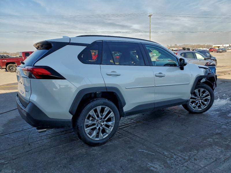 Фото 3 - TOYOTA RAV4