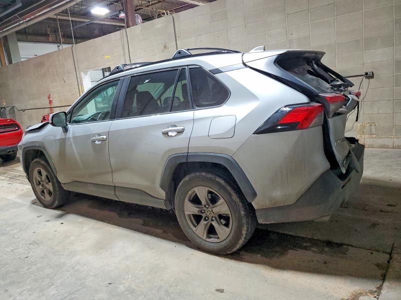 Фото 2 - TOYOTA RAV4