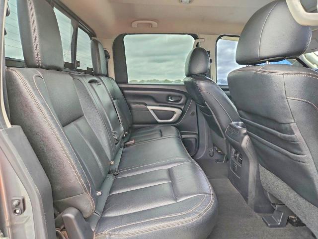 Фото 10 - NISSAN TITAN