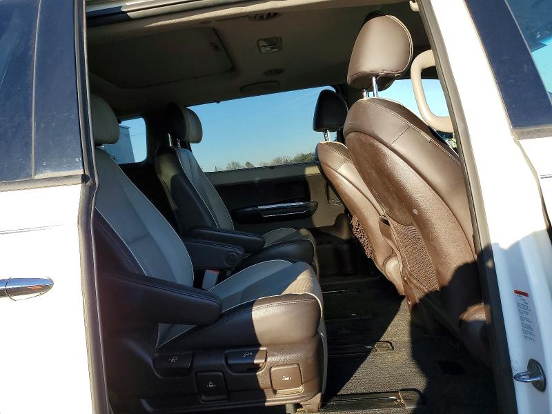 Фото 11 - KIA SEDONA