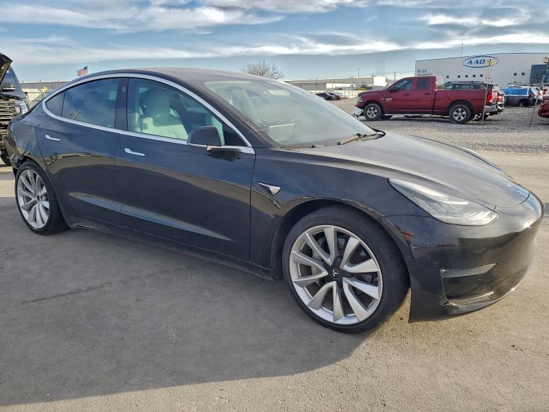Фото 4 - TESLA MODEL 3
