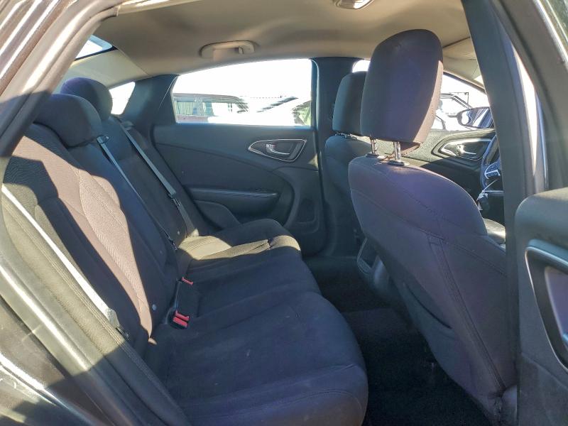 Фото 10 - CHRYSLER 200