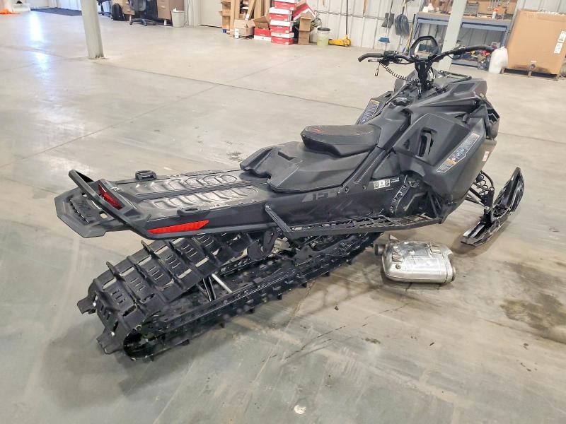 SKI-DOO SNOWMOBILE 2022