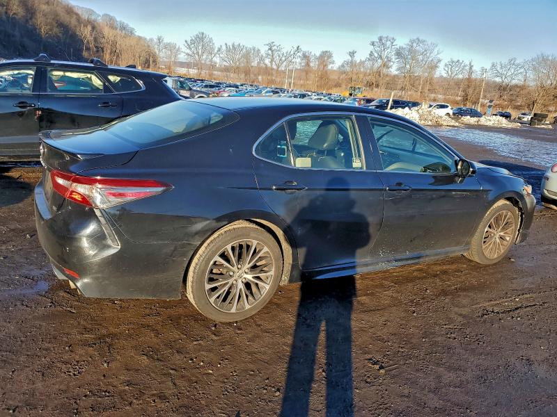 Фото 3 - TOYOTA CAMRY