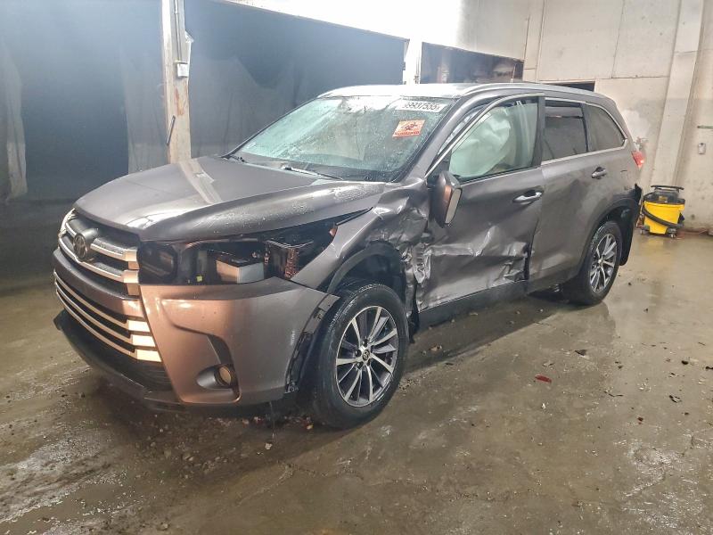 Фото 1 - TOYOTA HIGHLANDER